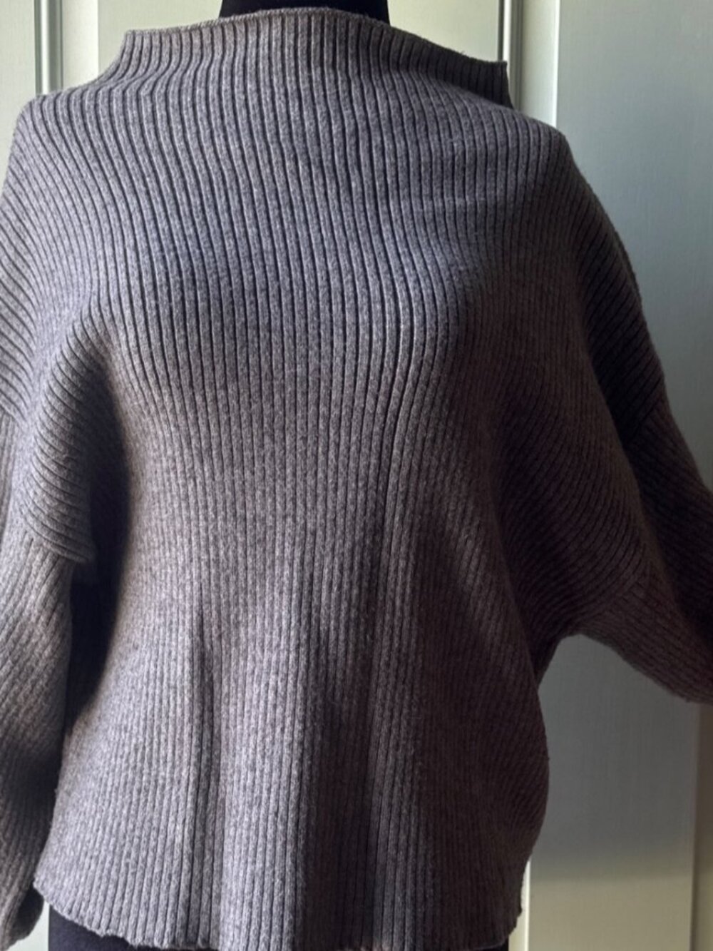 Line & Dot Sweater Women's  Medium Balloon Sleeve Knit Grey Minimalist Cozy